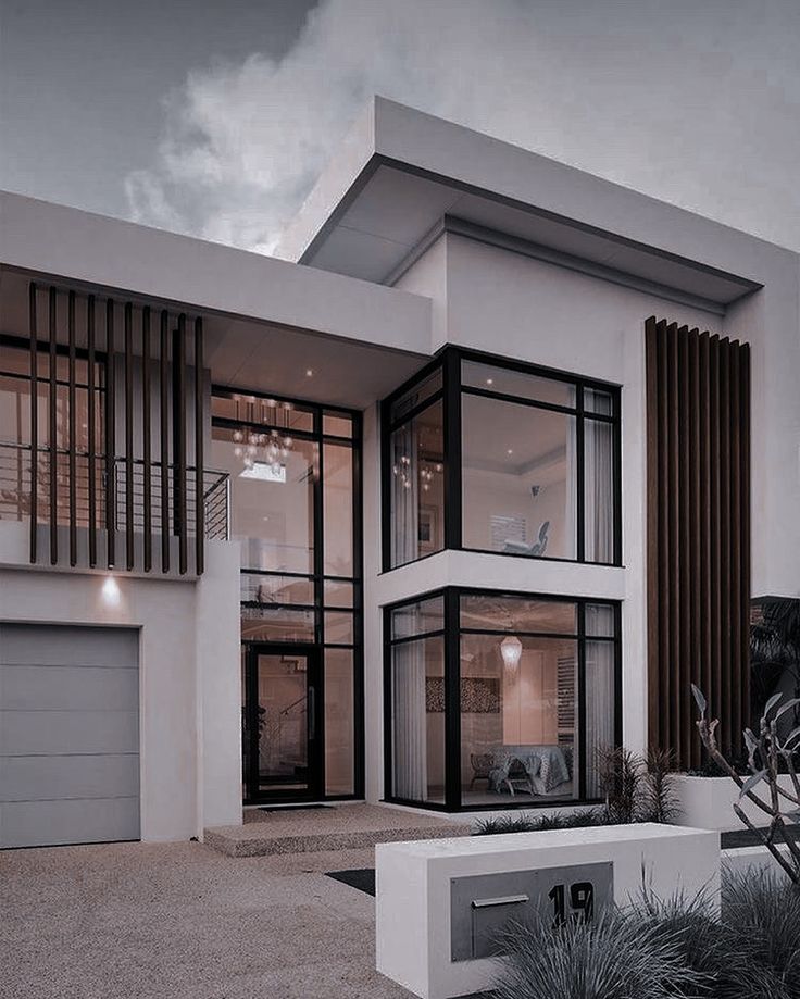 Villas & Luxury Homes