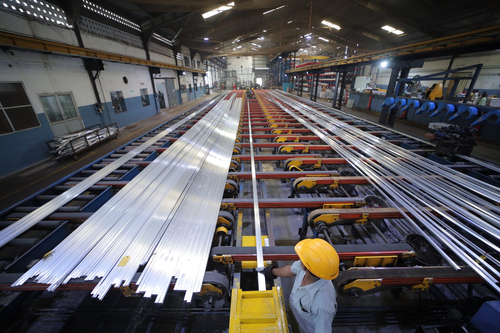 Freshly extruded aluminium profiles on the run-out table at Banco Aluminium