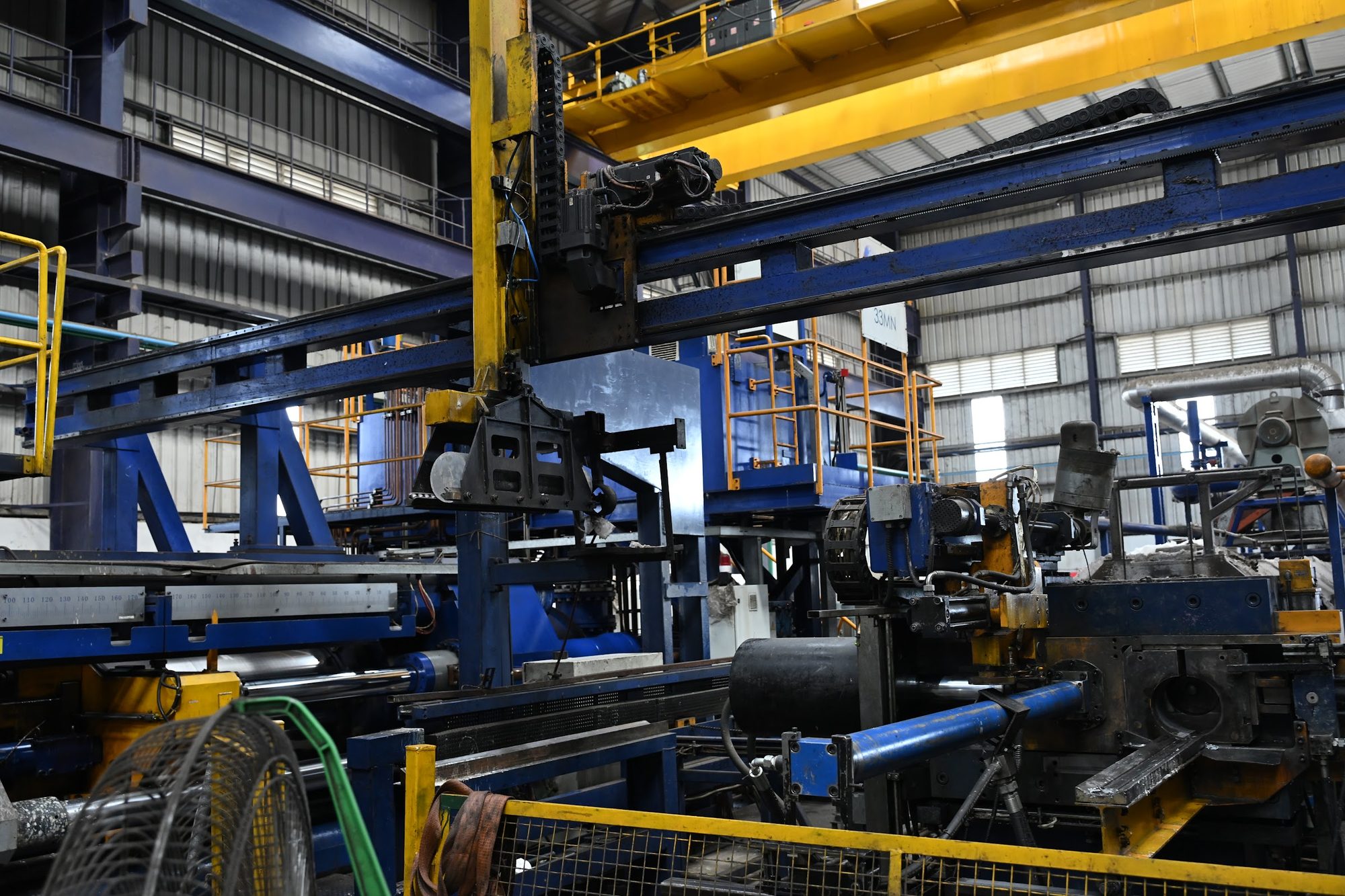 Direct-drive hydraulic press and billet loader