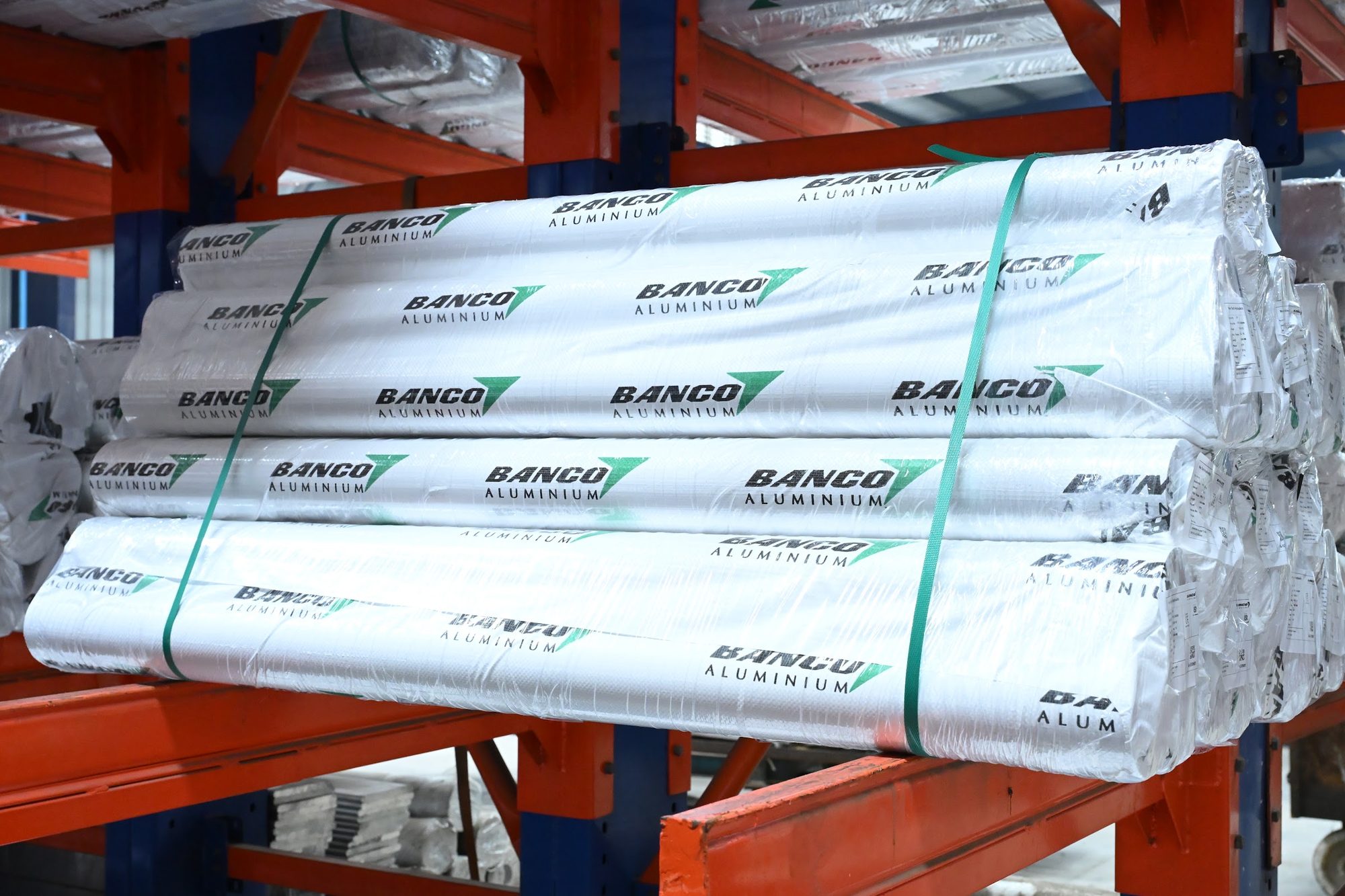 Banco-branded, wrapped and strapped aluminium profile bundles on export racking