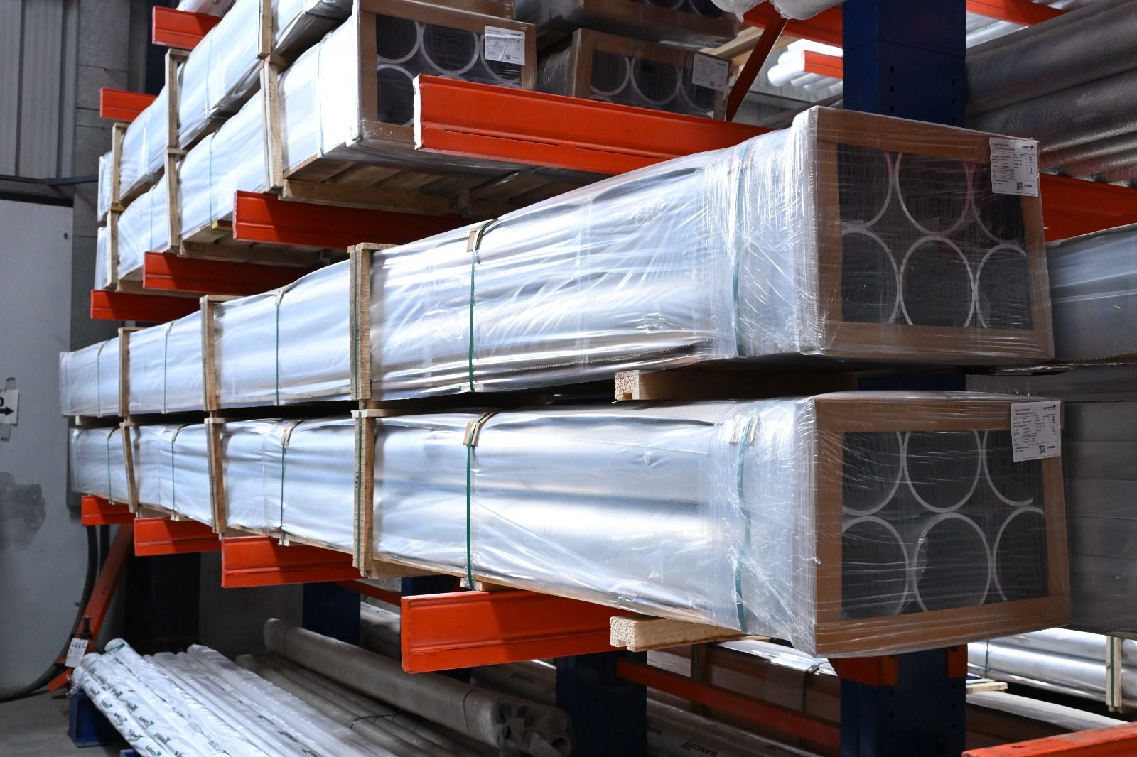 Individual plastic interleave on wooden pallet
