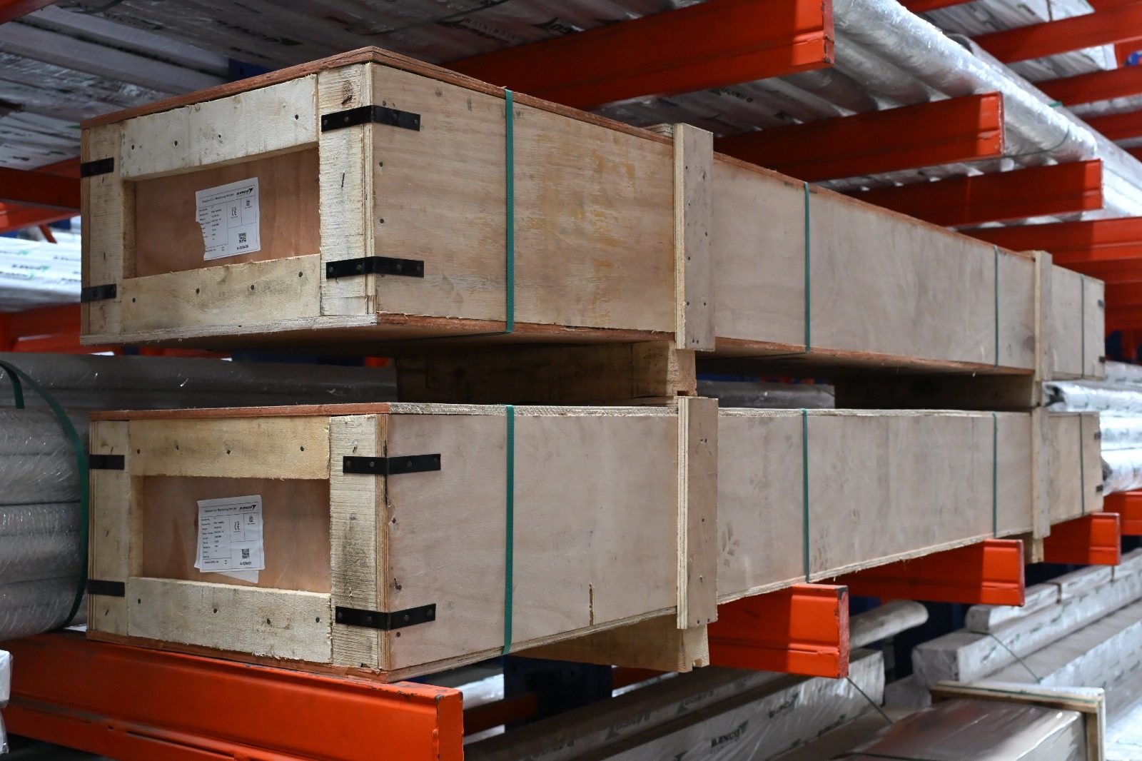 Plastic interleave + corrugated sheet in wooden box