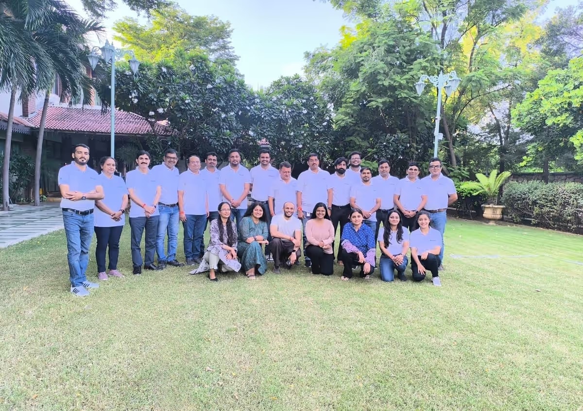 Banco Aluminium team together after a team-building day