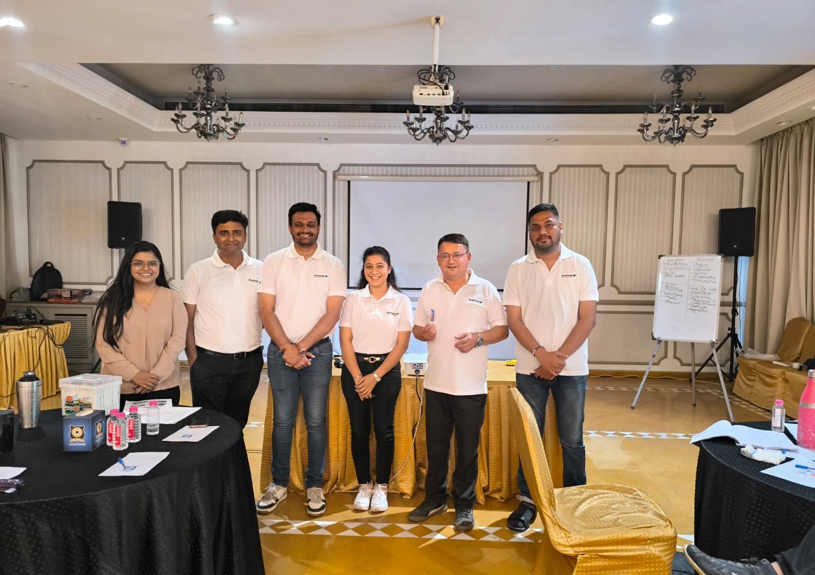 Banco Aluminium colleagues presenting together at a team event