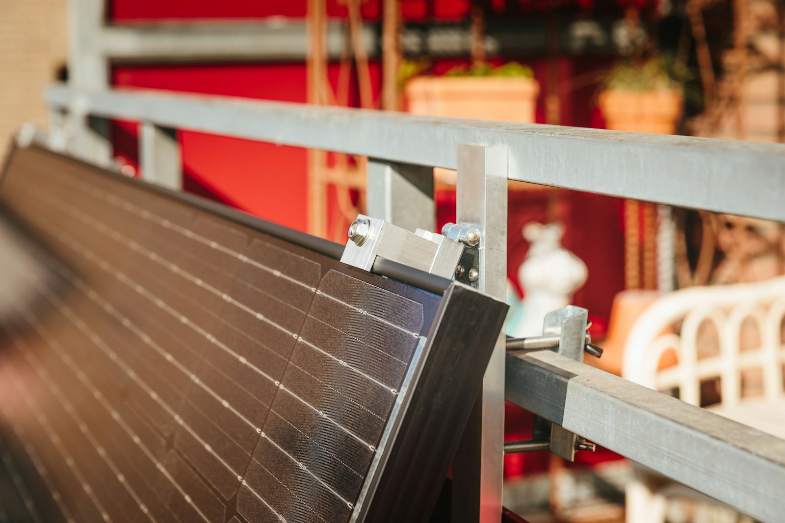 Solar panel installation on aluminium mounting frames